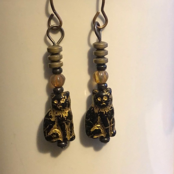 Czech glass cat hematite earrings - Picture 2 of 3